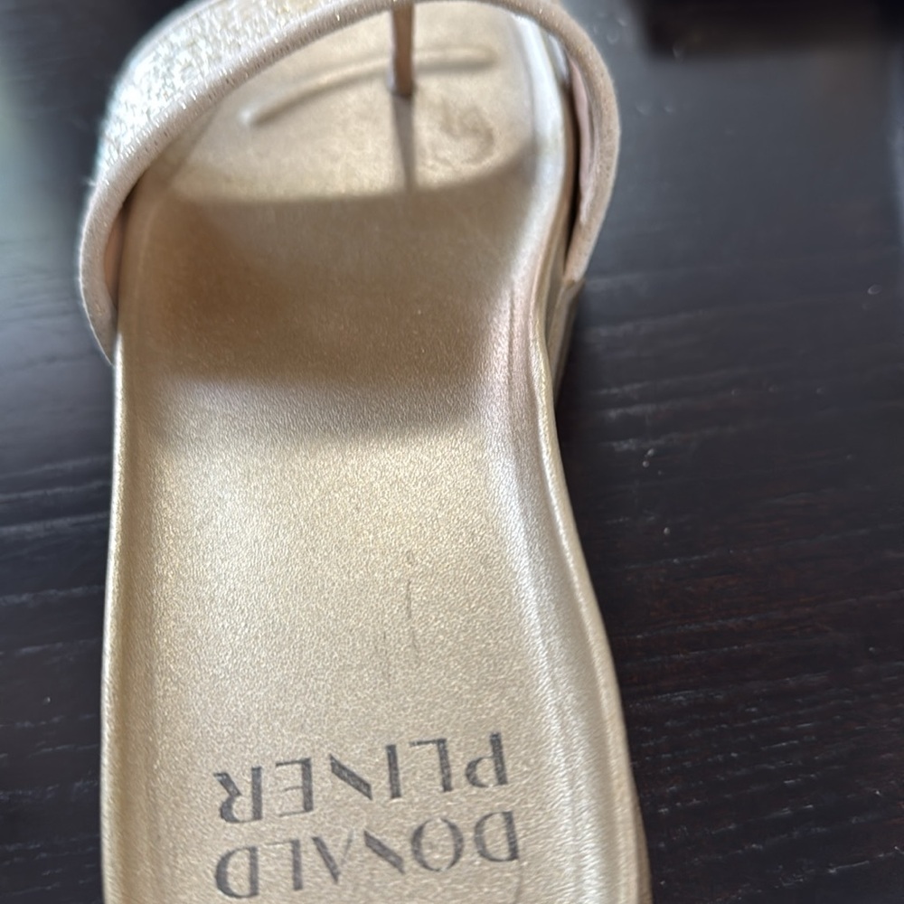 Donald J. Pliner Hannah Metallic Gold Slide Sandals Sz 7, EUC - Picture 5 of 5